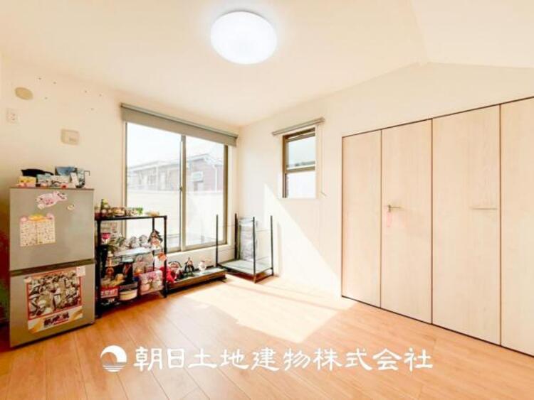 内装 【居室】ご自宅で快適に過ごす条件は、一人ひとり違います。個性が強すぎないシンプルな内装とシンプルなデザインで統一しております。居住していく中であなただけの【幸せマイホーム】を創り上げて下さい。