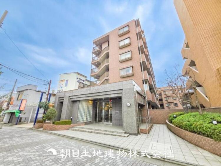 外観 時間のゆとりと空間、暖かな陽光がもたらす光と風を独占してください。