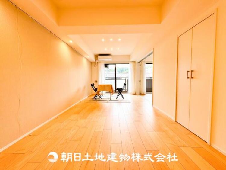 居間 おしゃれな雰囲気や自然の潤い、親しみやすさといった特徴を、街に新たな価値をもたらし続けてくれます。