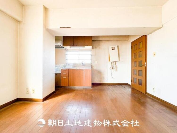 居間 家族や友人との時間など、１番多くの時間を過ごす空間だからこそ落ち着いた空間になります。