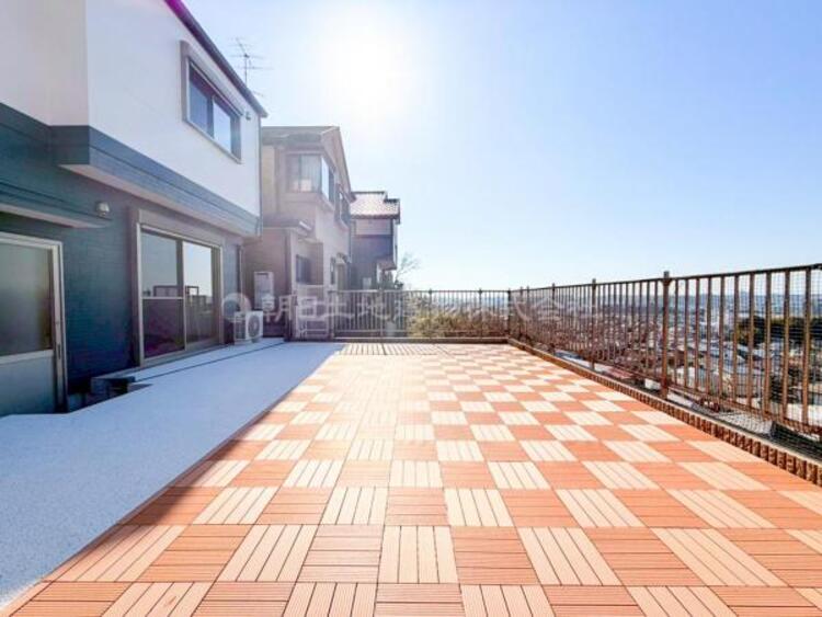 バルコニー 【バルコニー】太陽の光と爽やかな風でお洗濯物は気持ちいいです。