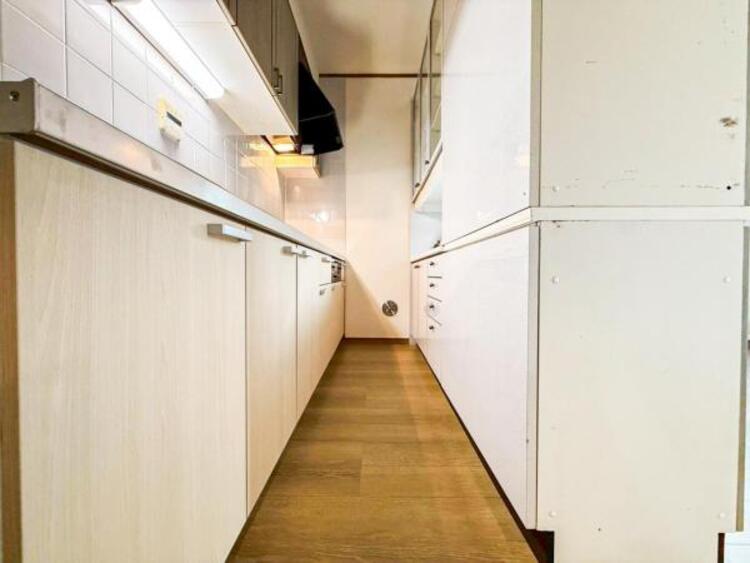 キッチン 【キッチン】広く取られたキッチンスペースはとても便利です。