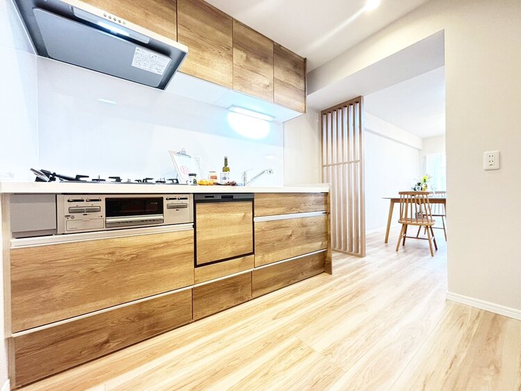 キッチン スマートな意匠と充実の機能を備えたキッチンが、暮らしにおいしい彩りを添えます。