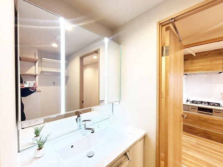 洗面 何かと物が増える場所だからこそ、スッキリと見映えの良い空間に。