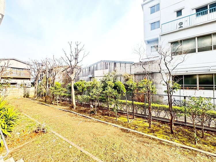 バルコニー 窓を開けると広がる青空。心をリフレッシュして日々を過ごしていきましょう。