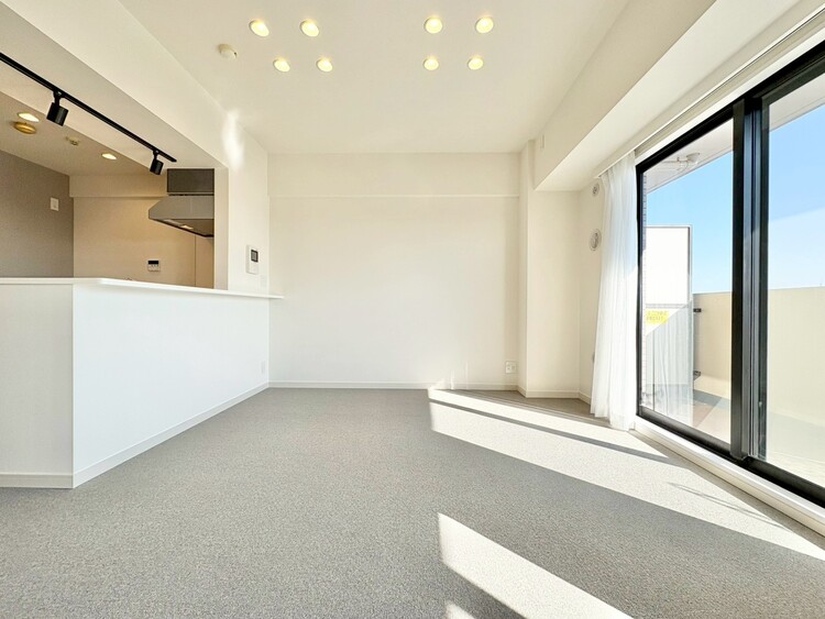 居間 飾り過ぎないシンプルな内装と偏り過ぎないデザインで統一しました。