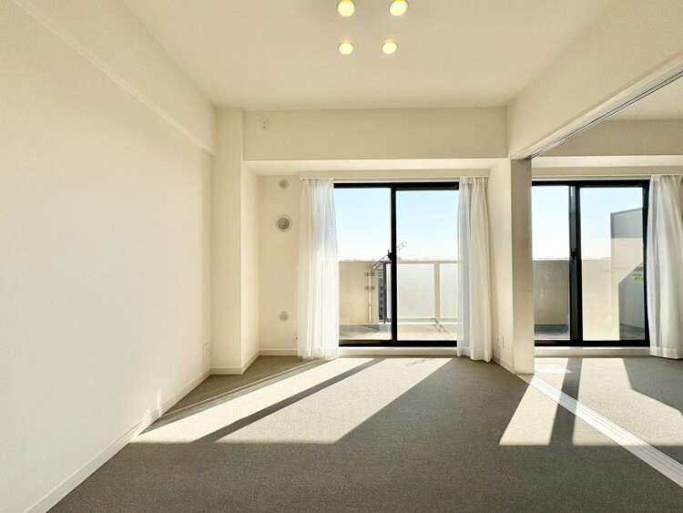 居間 快適に過ごす毎日を求めて、暮らしの中でご自身の「マイホーム」に創り上げてください。