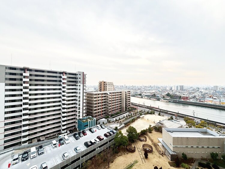 バルコニー 頬をなでる、優しい風を感じることが出来ます。