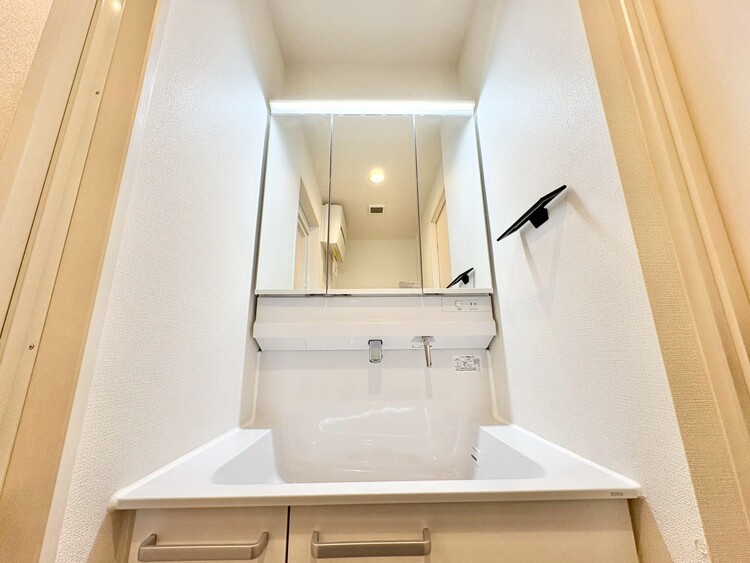 洗面 何かと物が増える場所だからこそ、スッキリと見映えの良い空間に。