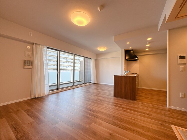 居間 居心地の良い空気感は、暮らしのステージを彩り、心からのやすらぎと満足感を与えてくれます。