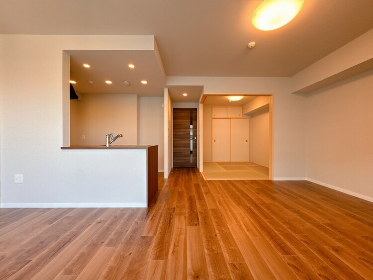 居間 飾り過ぎないシンプルな内装と偏り過ぎないデザインで統一しました。