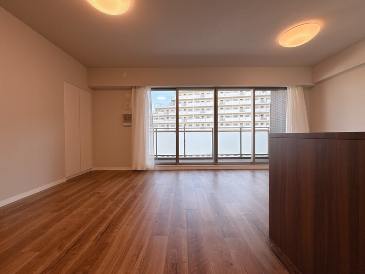 居間 快適に過ごす毎日を求めて、暮らしの中でご自身の「マイホーム」に創り上げてください。