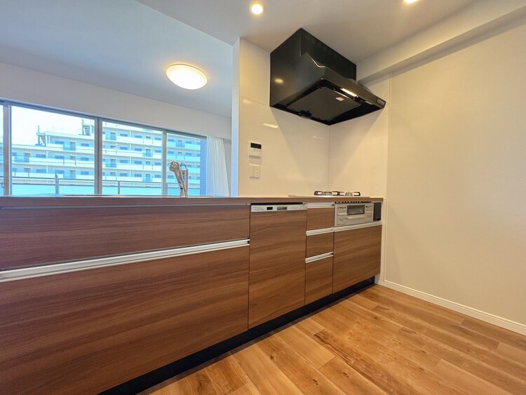 キッチン スマートな意匠と充実の機能を備えたキッチンが、暮らしにおいしい彩りを添えます。