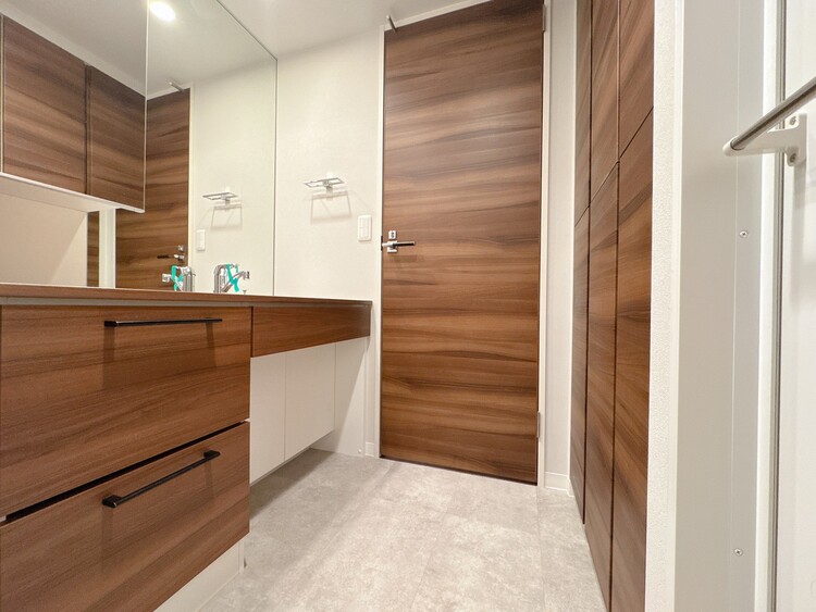 洗面 清潔感と心地よさを重視した、上質感漂うパウダールーム。