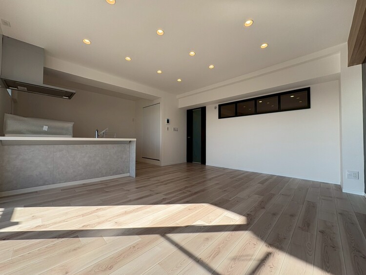 居間 居心地の良い空気感は、暮らしのステージを彩り、心からのやすらぎと満足感を与えてくれます。