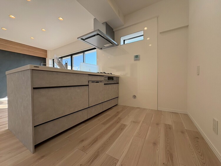 キッチン スマートな意匠と充実の機能を備えたキッチンが、暮らしにおいしい彩りを添えます。