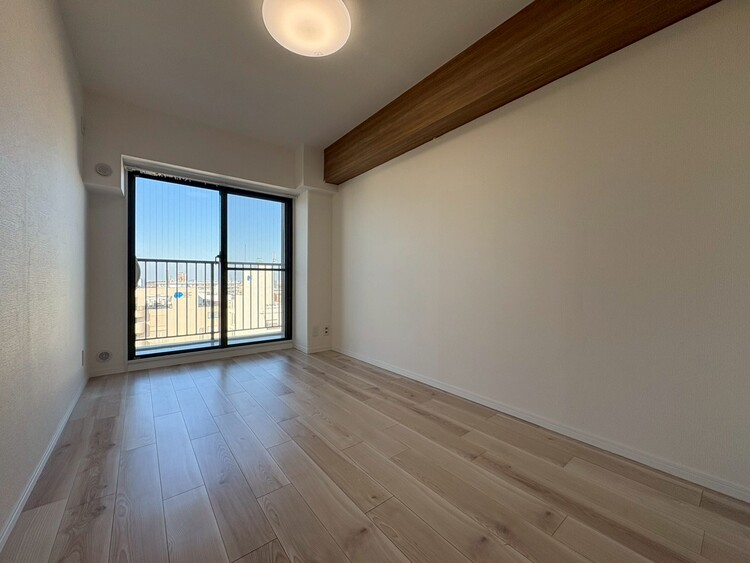 寝室 ベッドも十分に設置するスペースがあります。