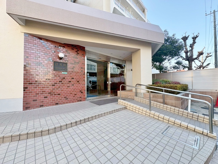 エントランス 外と内をつなぐエントランスは、まさに顔となる場所。