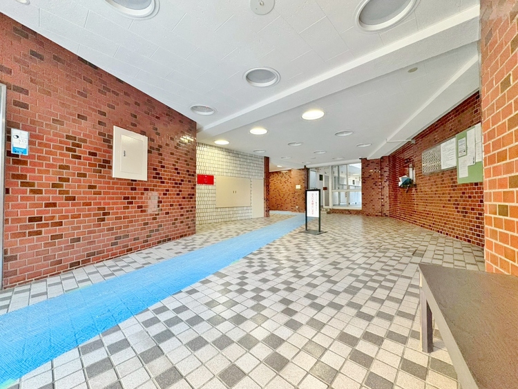 エントランス エントランス内部は、管理が行き届き清潔な共有スペースとなっています。