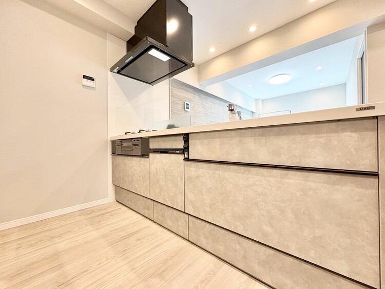 キッチン スマートな意匠と充実の機能を備えたキッチンが、暮らしにおいしい彩りを添えます。