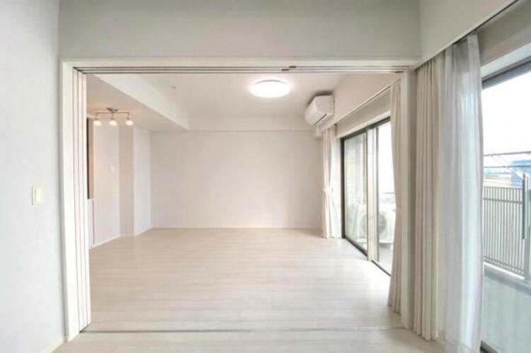 内装 窓からたっぷりと陽光が注がれる、明るく快適なプライベート空間となっています。（CG家具消し済み）