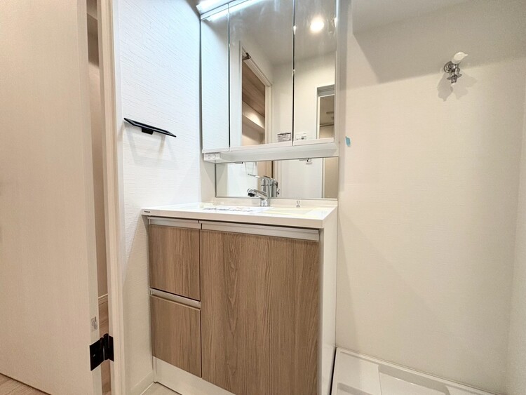 その他 清潔感を感じられる洗面化粧台。