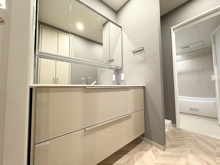 その他 清潔感を感じられる洗面化粧台。