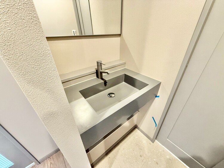 その他 清潔感を感じられる洗面化粧台。