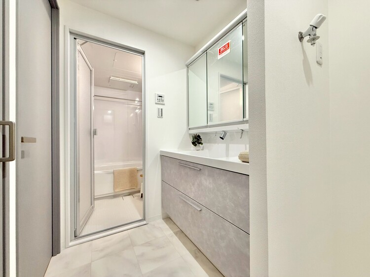 その他 十分な広さの脱衣所。