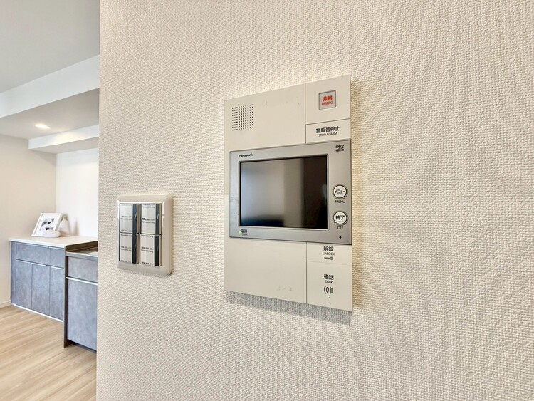 その他 誰が来てもわかる様にモニター付きインターホンを設置。