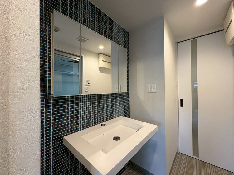 その他 清潔感を感じられる洗面化粧台。