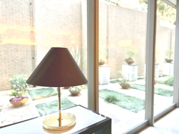 エントランス 【ENTRANCE】◆家族◆家で家族と過ごす時間は限られている。帰りを待つ家族の元へと急ぐときの弾む思い。そんな思いを引き立てる邸宅。