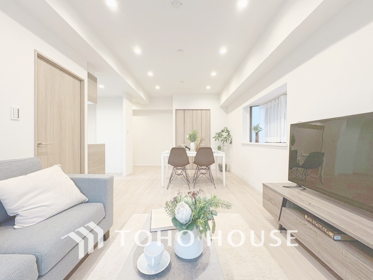 内装 【LIVING】◆眩い◆光が燦々と入り、家族の笑顔を照らす。「いつまでも続いて」と願う夢のような毎日がここにある。