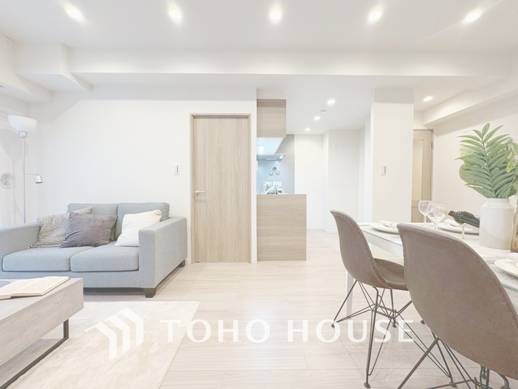 内装 【LIVING】◆扉を◆開くとこの景色。家族の”おかえり”の声が聞こえてきそう。