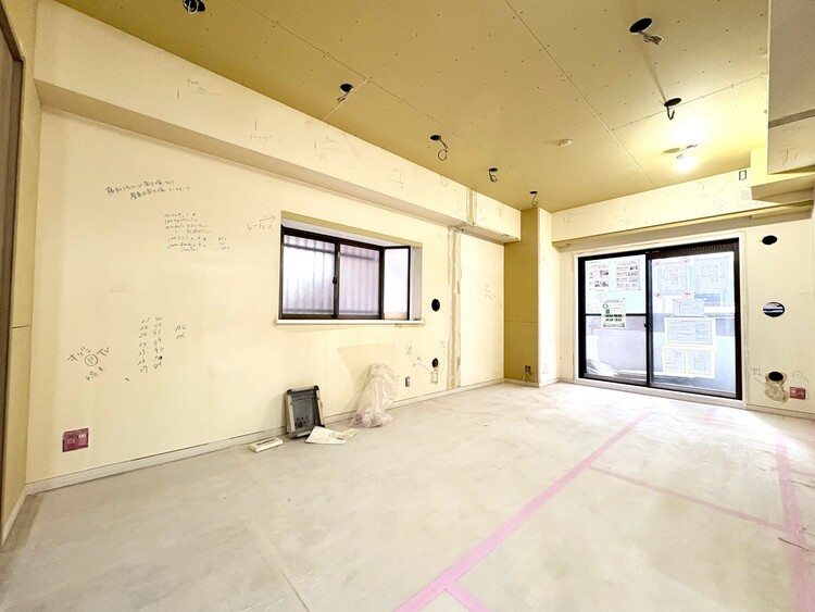 内装 現在改装中◆Sunshine◆光が燦々と入り、いるだけで気持ちいい。「開放的でゆとりあるお部屋です。」