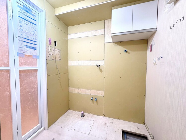 洗面 現在改装中◆快適◆煌びやかな暮らしの中にも忘れたくない快適さ。大きな収納が助けてくれます。