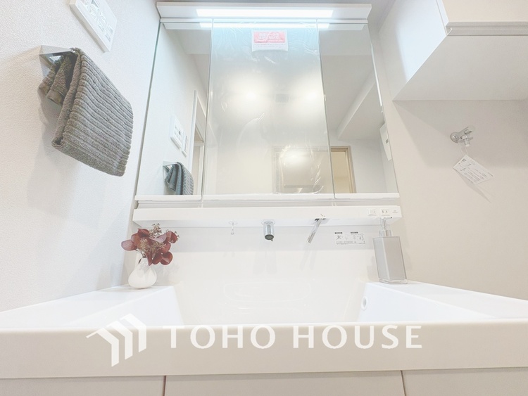 洗面 【WASHROOM】◆快適◆煌びやかな暮らしの中にも忘れたくない快適さ。大きな収納が助けてくれます。