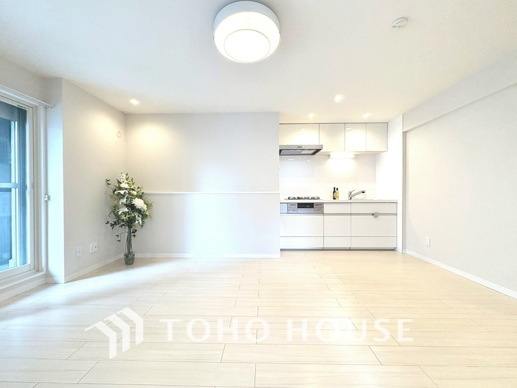 内装 【LIVING】◆扉を◆開くとこの景色。家族の”おかえり”の声が聞こえてきそう。