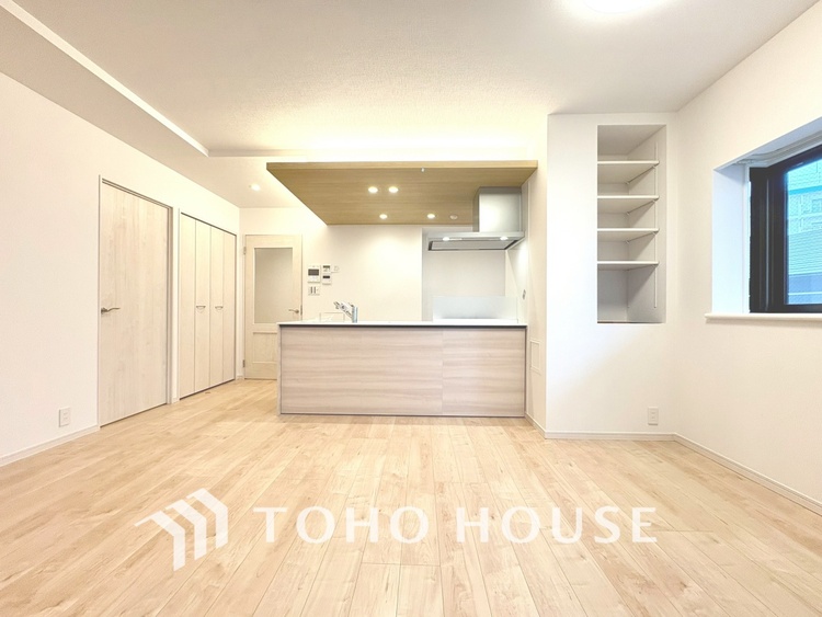 内装 【LIVING】◆眩い◆光が燦々と入り、家族の笑顔を照らす。「いつまでも続いて」と願う夢のような毎日がここにある。