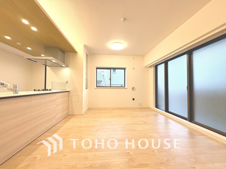 内装 【LIVING】◆陽光◆が差し込む。この開放的なLDKに家族の笑顔が集う。家族が一緒に過ごす空間は明るく、そして居心地よく。