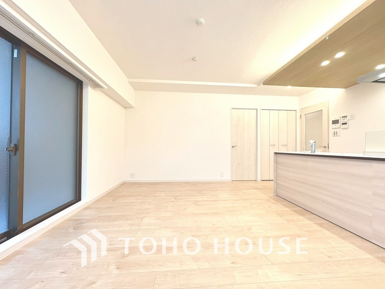 内装 【LIVING】◆扉を◆開くとこの景色。家族の”おかえり”の声が聞こえてきそう。