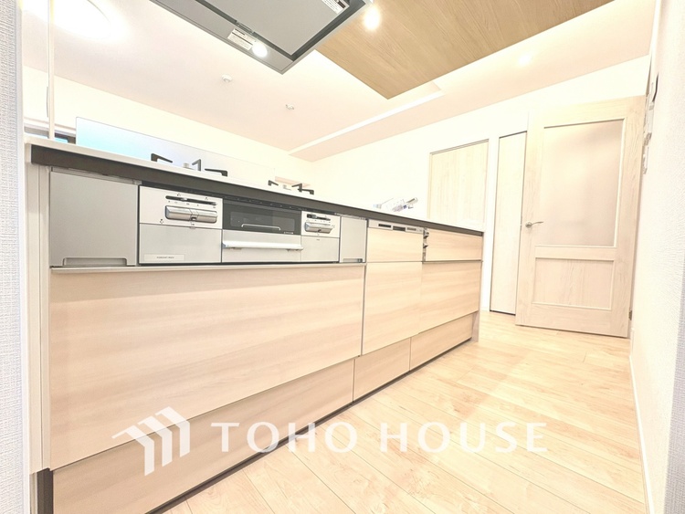 キッチン 【KITCHEN】◆ワクワク◆開放的で機能性も高いシステムキッチン。お子様は毎日のご飯にワクワク！