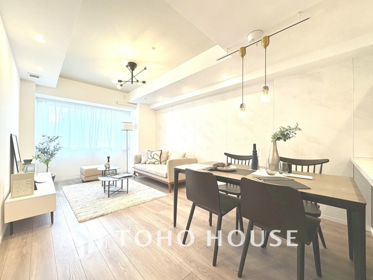 内装 【LIVING】◆眩い◆光が燦々と入り、家族の笑顔を照らす。「いつまでも続いて」と願う夢のような毎日がここにある。