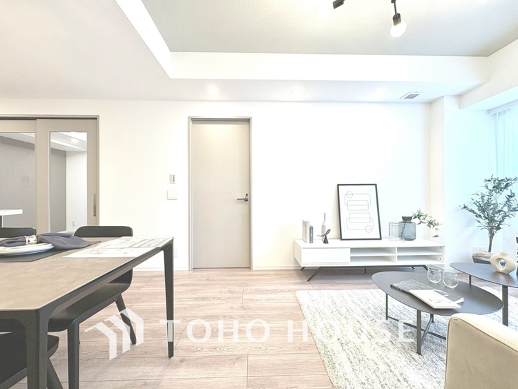 内装 【LIVING】◆陽光◆が差し込む。この開放的なLDKに家族の笑顔が集う。家族が一緒に過ごす空間は明るく、そして居心地よく。