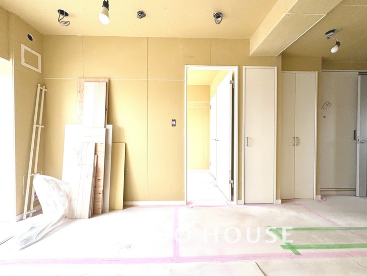 内装 現在改装中◆Sunshine◆光が燦々と入り、いるだけで気持ちいい。「開放的でゆとりあるお部屋です。」