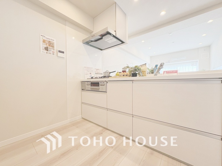 キッチン 【KITCHEN】◆ワクワク◆開放的で機能性も高いシステムキッチン。お子様は毎日のご飯にワクワク！