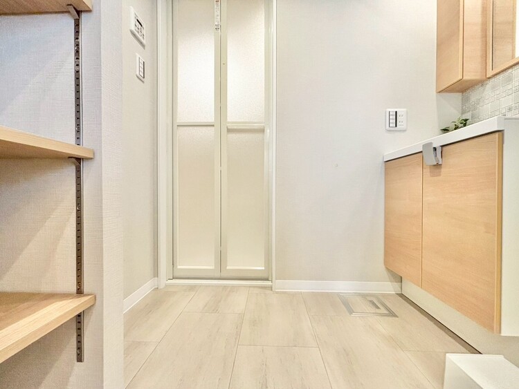 その他 十分な広さの脱衣所。