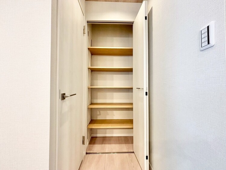 その他 家電やスーツケース、ストック品など何でも片付く嬉しい空間です。