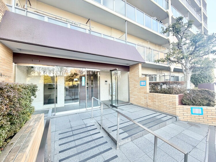 その他 上質感漂う玄関アプローチです。