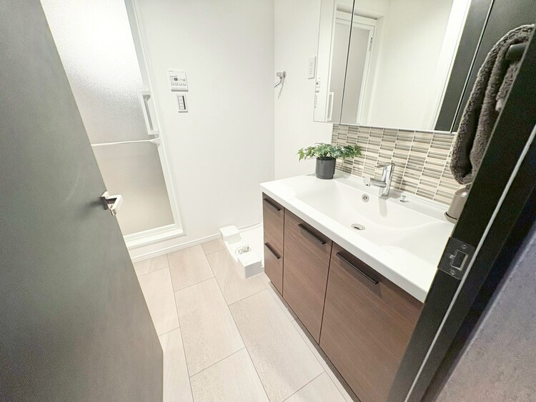 その他 十分な広さの脱衣所。